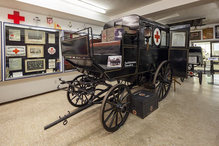 Rotkreuz-Museum Nürnberg: Transportfahrzeug der Sanitätskolonne Schnaittach, vermutlich um die Jahrhundertwende