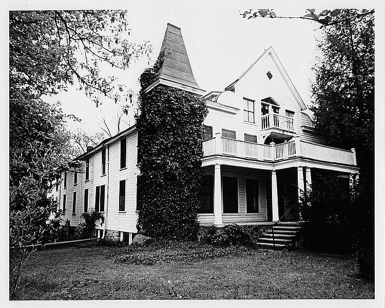 Dieses Haus in Glen Echo, Maryland, liess Clara Burton zunächst als Lagerhaus für Rotkreuzbestände errichten. Von 1897 an wohnte und arbeitete 	sie dann auch selbst darin (IKRK)